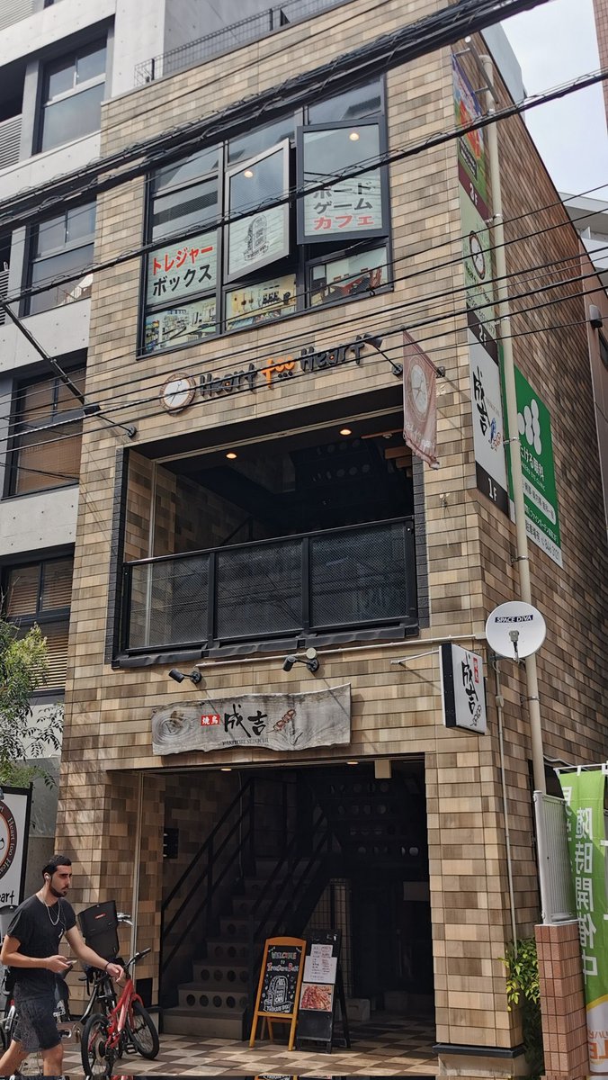 TreasureBox1006's tweet photo. 【トレボも応援中📣】

ひょんなご縁で面白そうな演劇公演の
お知らせとポスターを店内でも掲載してます。

『万能グローブ ガラパゴスダイナモス』さんていう、福岡を中心に活動されている劇団さん✨

6月公演みたいなので、詳細は下記から覗いてみてね👇 https://t.co/A0EEugDBUl