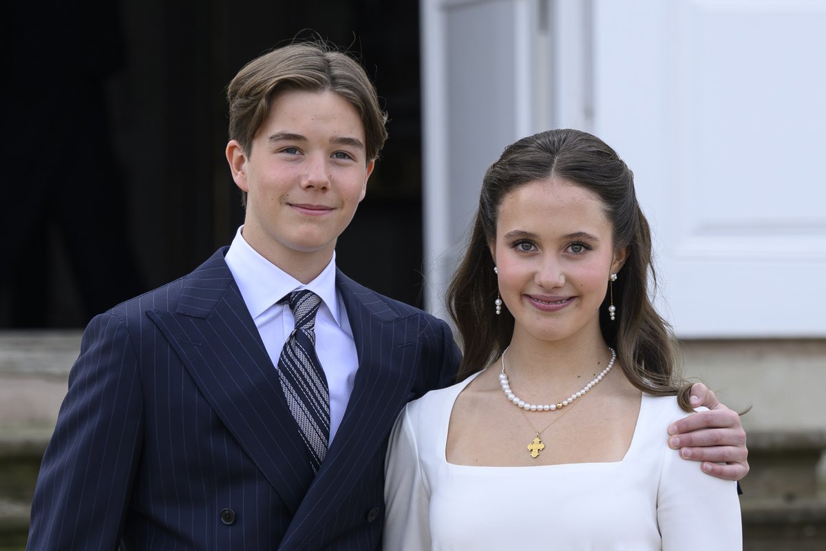 royalfocus1's tweet image. Prince Vincent and Princess Josephine at Fredensborg Palace after their confirmation #Denmark #Confirmation #Fredensborg #PrinceVincent #PrincessJosephine