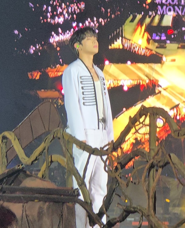 JUSTIN ?????? 😭😭😭😭😭 ANG POGI KAINIS NAIIYAK NA AKOOOO 

SB19 TrilogyConcert Finale
<a href="/SB19Official/">SB19 Official</a> #SB19 
#WakasAtSimula #SB19WaS
#WaSTheFinale