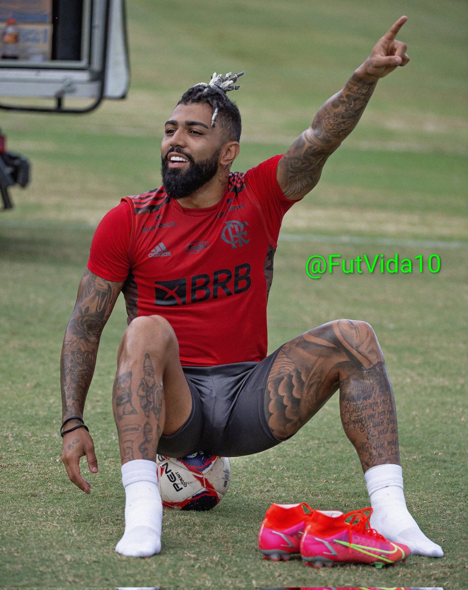 FutVida10's tweet image. Que volume gostoso do atacante GabiGol. 

🤤🤤🤤😋😋😋

#Futebol #Football       #Soccer #Tatuado #GabiGolFV #Gostoso #SantosFC   #Atacante #Bulge