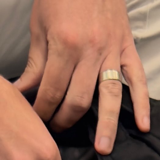 Retweet if you’re married looking for a discreet buddy to vent and talk!