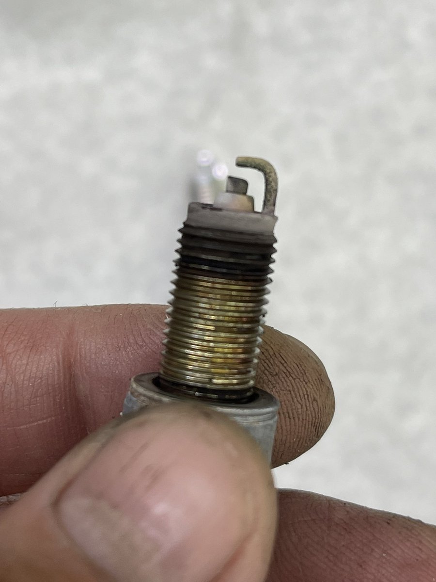 bikesensei's tweet photo. ごっちゃんちのモンキー125

エアーエレメントとスパークプラグも交換します。

古くなるとプラグキャップとコードに緩みが出るので確認しておきます。 https://t.co/OdhXkw7Cjf