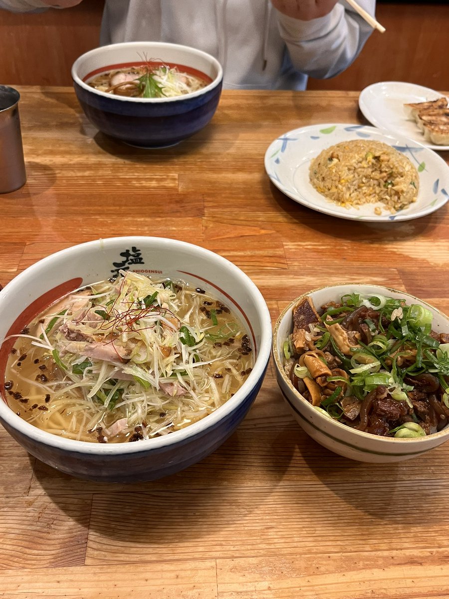 mtb_brz's tweet photo. 遠征DAY2
ラーメン食って魚釣ってラーメン食った https://t.co/rrDfE1kAeq