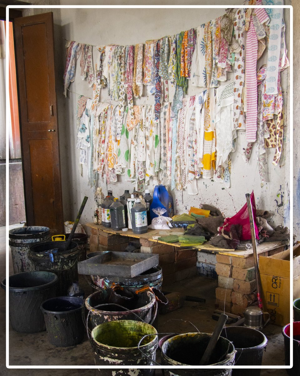 DmaasaIn's tweet image. In a world of fast fashion, some things are meant to be slow.
Hand block printing is an art where every motif is placed with care, making each piece beautifully unique — just like you. 🤍

dmaasa.in

#dmaasa #handblockprint #handblock #homedecor #artisansofindia