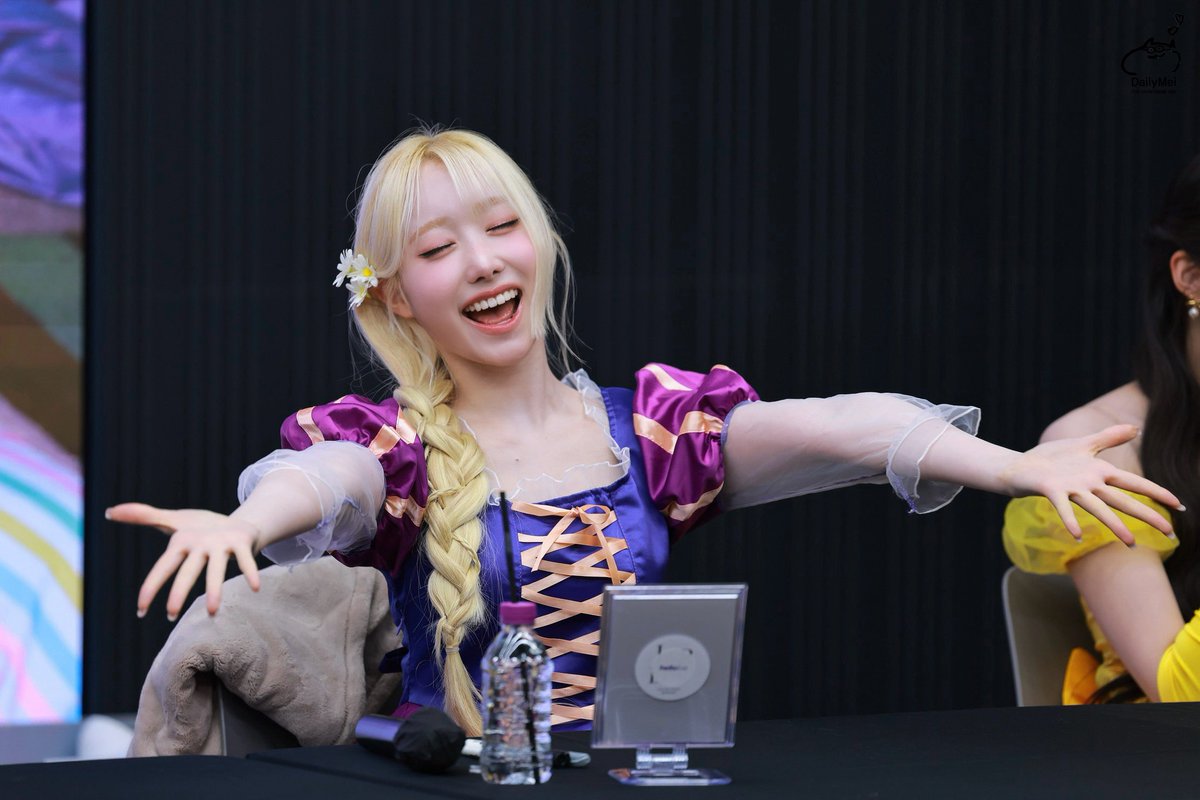 DailyMei_0927's tweet photo. 260418 HQ

#세이마이네임 #SAYMYNAME
#메이 #MEI #メイ
#SMN #セマネ https://t.co/5o1ZHi8lJH
