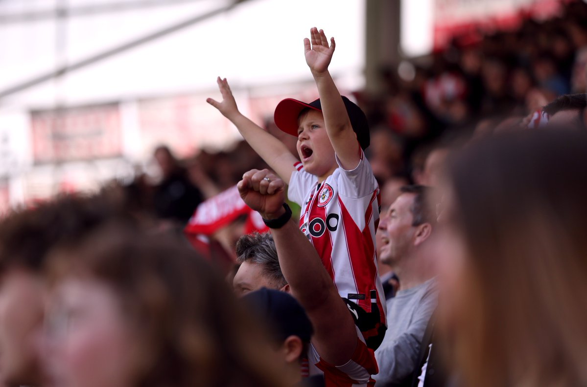 Premier League tweet media