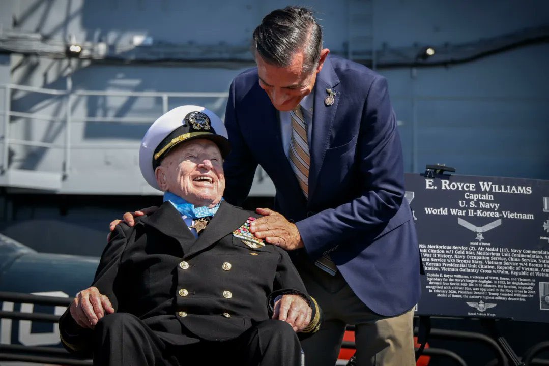 𝔉🅰𝒏 Karoline Leavitt tweet media