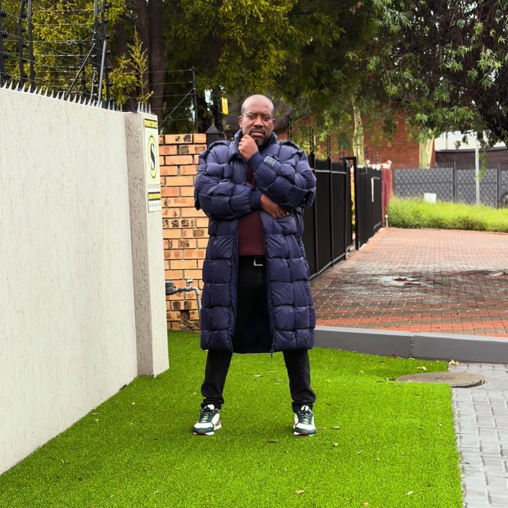 Djbrianrikhotso's tweet photo. Hilwa na Xirhami  na Mpfula so!!🧥🧥🧥😜😜😜 https://t.co/IEDFo3dzm0