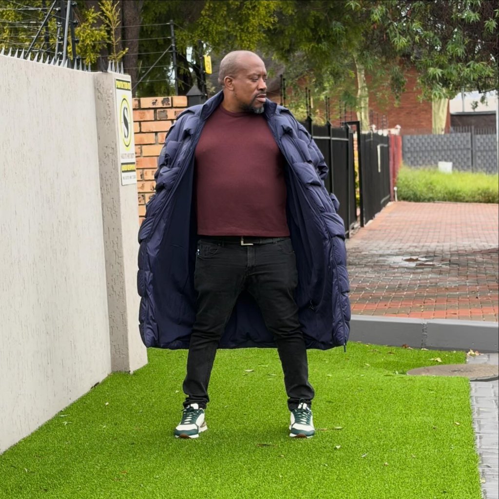Djbrianrikhotso's tweet photo. Hilwa na Xirhami  na Mpfula so!!🧥🧥🧥😜😜😜 https://t.co/IEDFo3dzm0