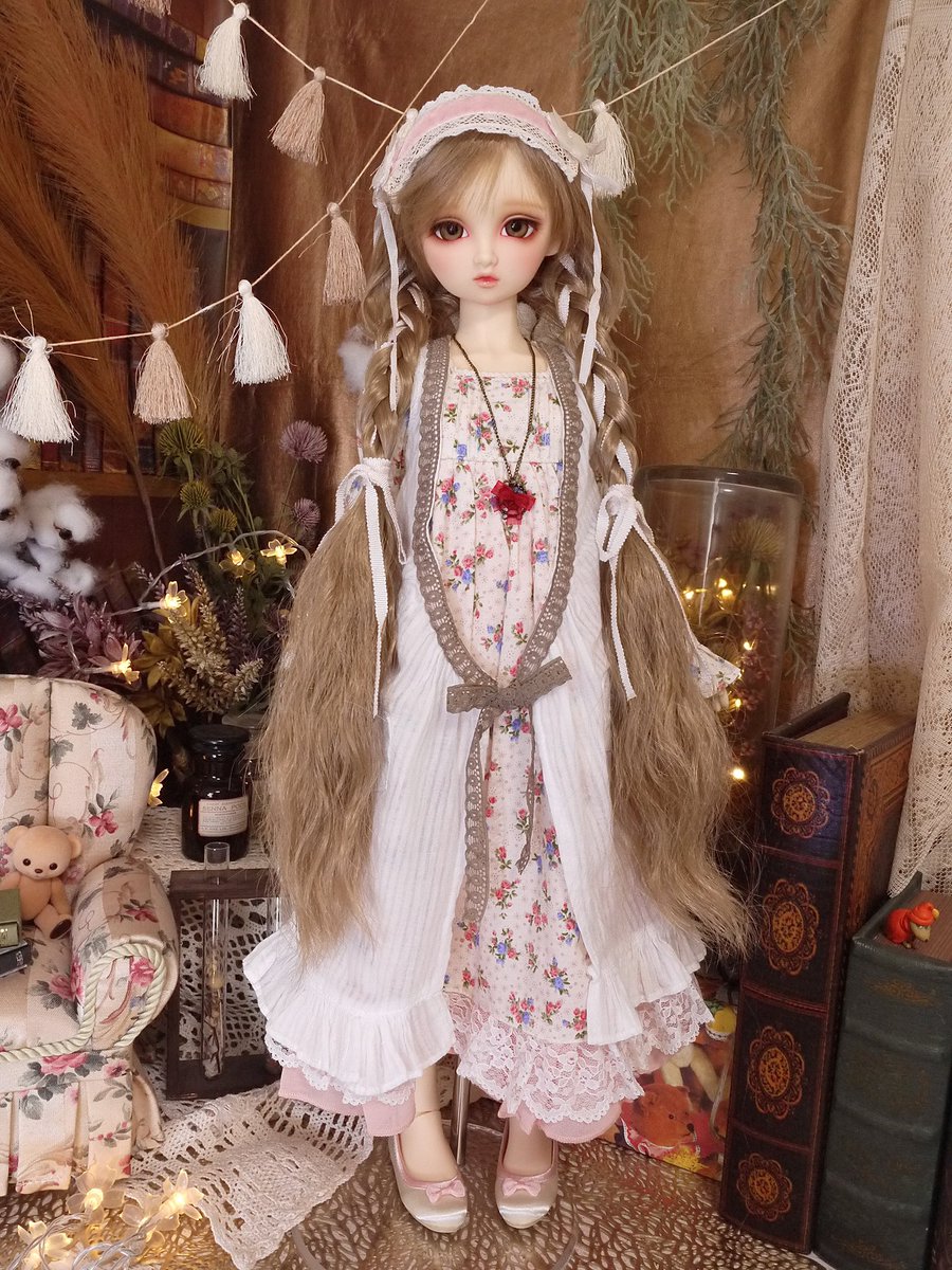 このお洋服が素敵すぎてなかなか脱がせられぬ…
今新しいお洋服を縫うているからもう少し待っててこはるさん〜🪡