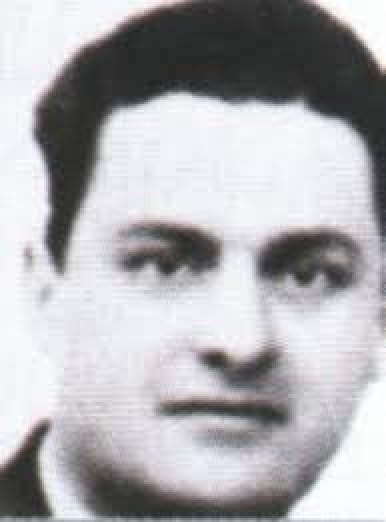 marto_m3's tweet image. Hoy hace 40 años (20/04/1986), la 🏟️#Bombonera recibía su primer nombre oficial. El de "CAMILO CICHERO" en honor al presidente que comenzó las obras en 1938. Llevaría ese nombre hasta el 27/12/2000 por el actual Alberto J. Armando. 
#HistoriaXeneize #MartoBombonera