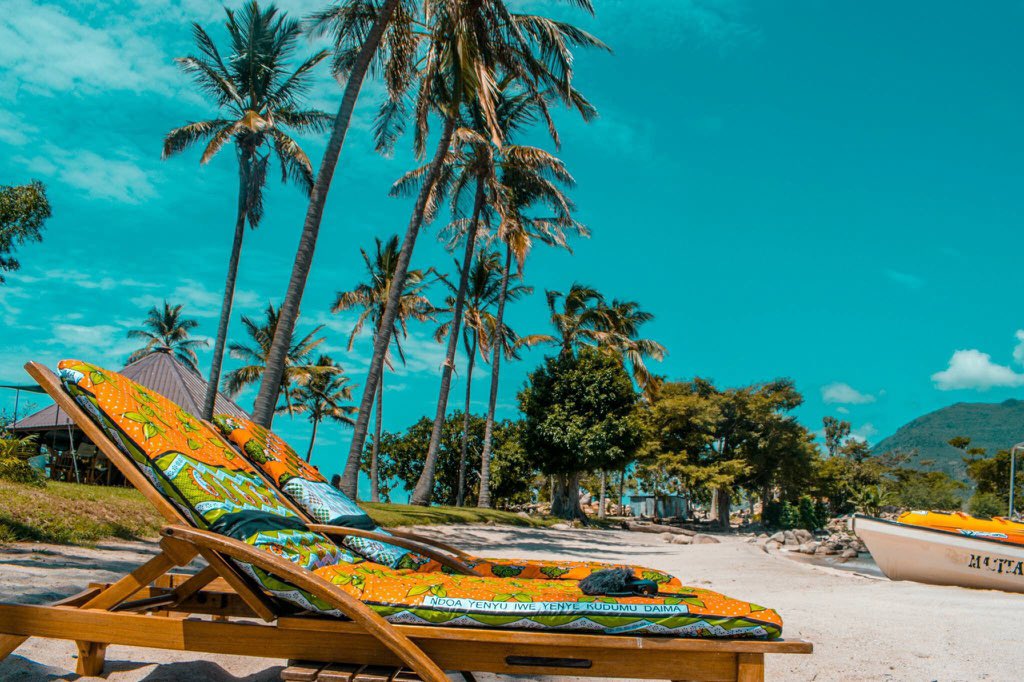 Stejos_Tours's tweet photo. The coast has some competition.

Three hidden gems in Homa Bay you need on your bucket list: Mfangano, Takawiri &amp; Rusinga.

Think palm trees, white sands, luxe resorts &amp; a Water Bus ride on Lake Victoria. This is the afternoon escape you deserve. 

Would you travel here? https://t.co/iUr62ZTwnV