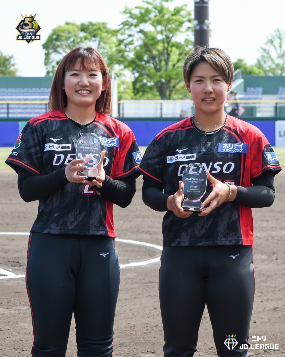 JD_League's tweet photo. 【🏆JD.LEAGUE永年選手功労賞🏆】
第2節ではデンソー 川口茉菜選手と中溝優生選手、戸田中央 中川 彩音選手、日々の積み重ねと、長きにわたるご活躍に敬意を込めて、永年選手功労賞を贈呈いたしました。

■ 概要
本賞はJD.LEAGUE における功労賞で、
一定の在籍年数に達した選手が対象になります。 https://t.co/BPj24cc8nK