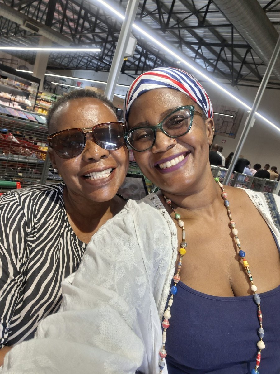 Imagine meeting a freedom fighter on Independence Day? Well, I did. 
Not only did she fight to liberate the country, she also fought for women's rights after independence. She is Margaret Dongo: Freedom Fighter, Women's Rights Activist and patriotic Zimbabwean😍😍😍
#ZimAt46