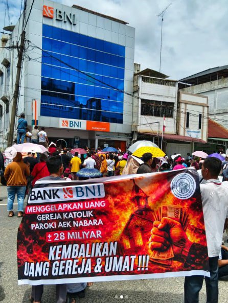 Maling Lo.. 
Balikin semua uwit nasabah, bangsaatt...!!!
Bank pemerintah bikin cemar Indonesia di Vatikan.