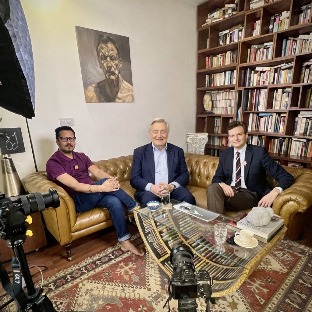 <a href="/ajeetbharti/">Ajeet Bharti</a> <a href="/ARanganathan72/">Anand Ranganathan</a> अजीत भाई, आनंद भाई, असली फ़ोटो हमें मिल गयी है 🤣🤣