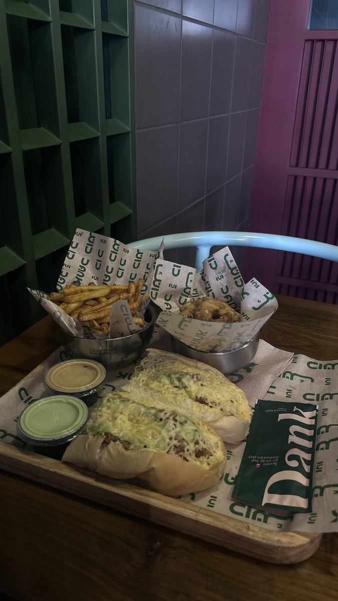 منار tweet media