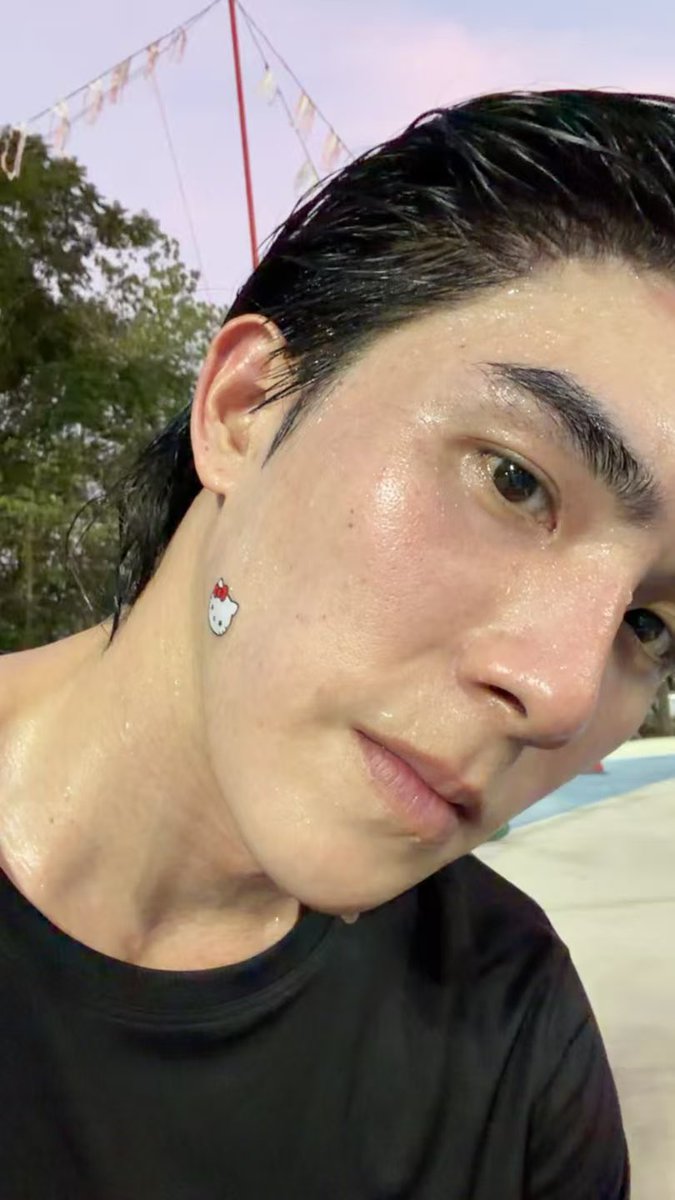 BxxmRaveewit_CNFC tweet media