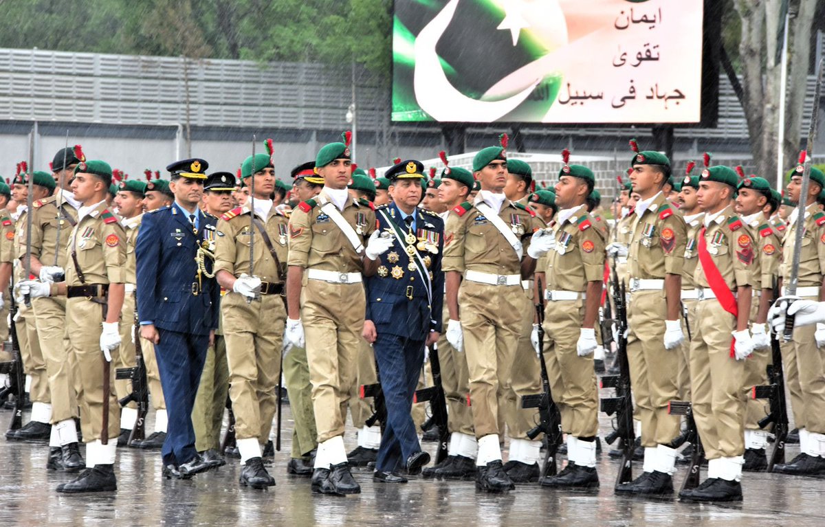 Iqrarajpoot01's tweet image. A moment of honour at PMA Kakul 🇵🇰
Chief of Air Staff Air Chief Marshal Zaheer Ahmed Baber Sidhu reviewed the Passing Out Parade and awarded top cadets 🏅
From Sword of Honour to Commandant’s Canes excellence recognized at every level. ✨
#PakistanAirForce #PMAKakul #Excellence