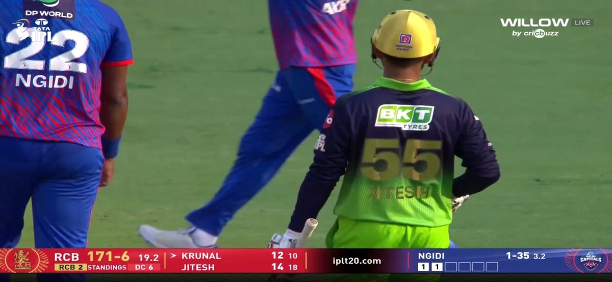 vijay2046004's tweet image. Jitesh....wah...

Vidini dhoni tho compare chesru..🤣😂

Erri**** rbcgays galu..😀

Mingeyandi raa @RCBTweets 
#rcbgays #rcbfans #cricket knowledge leni erri*****