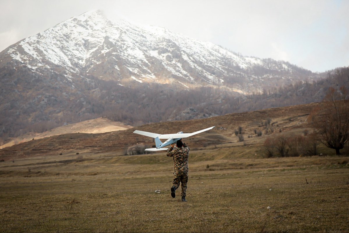 Lukai1861's tweet image. #Albania #USA | Dunav Intel's previous report has been confirmed. 

On April 12th, simultaneous low-altitude activity of an Albanian 🇦🇱 Bayraktar TB2 UAV (#T534, Hex: 0005FE) departing from NATO Air Base Kuçovë and an Albanian 🇦🇱 Ministry of Interior AS-350 Écureuil helicopter