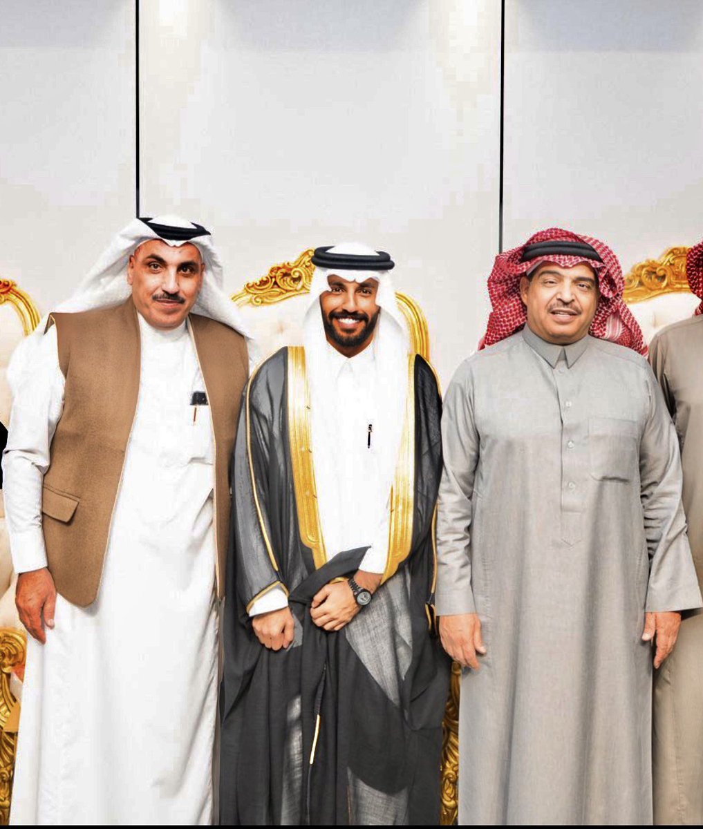 استكمالا لمراحل العلاج..
غادر اخي الغالي عبدالعزيز الواكد <a href="/azoz6670/">عبدالعزيز ‏بن عبدالله الواكد</a>
يرافقه ابنه سالم بن عبدالعزيز إلى خارج المملكة في رحلة علاجية ..

دعواتكم له بالشفاء العاجل والتام والعودة سالماً معافى باذن الله