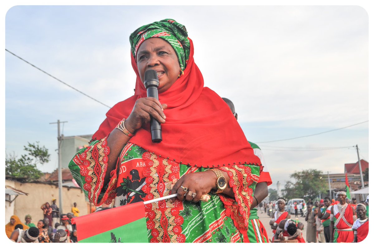 DNduwimana16293's tweet photo. #CNDD-FDD  BUYENZI @BUJA MUKAZA umunyabanga w'umugambwe cndd-fdd wa zone @Buyenzi Arikumwe na bureau yiw bagendey Quartier #Ruvumera muntumbero yokuraba uko inzego zifashe #mubujimbiri no #munama Nshingiro basanz vyifash neza hari kuruyu wa @17/04/2026 https://t.co/N0H4iQRDq1