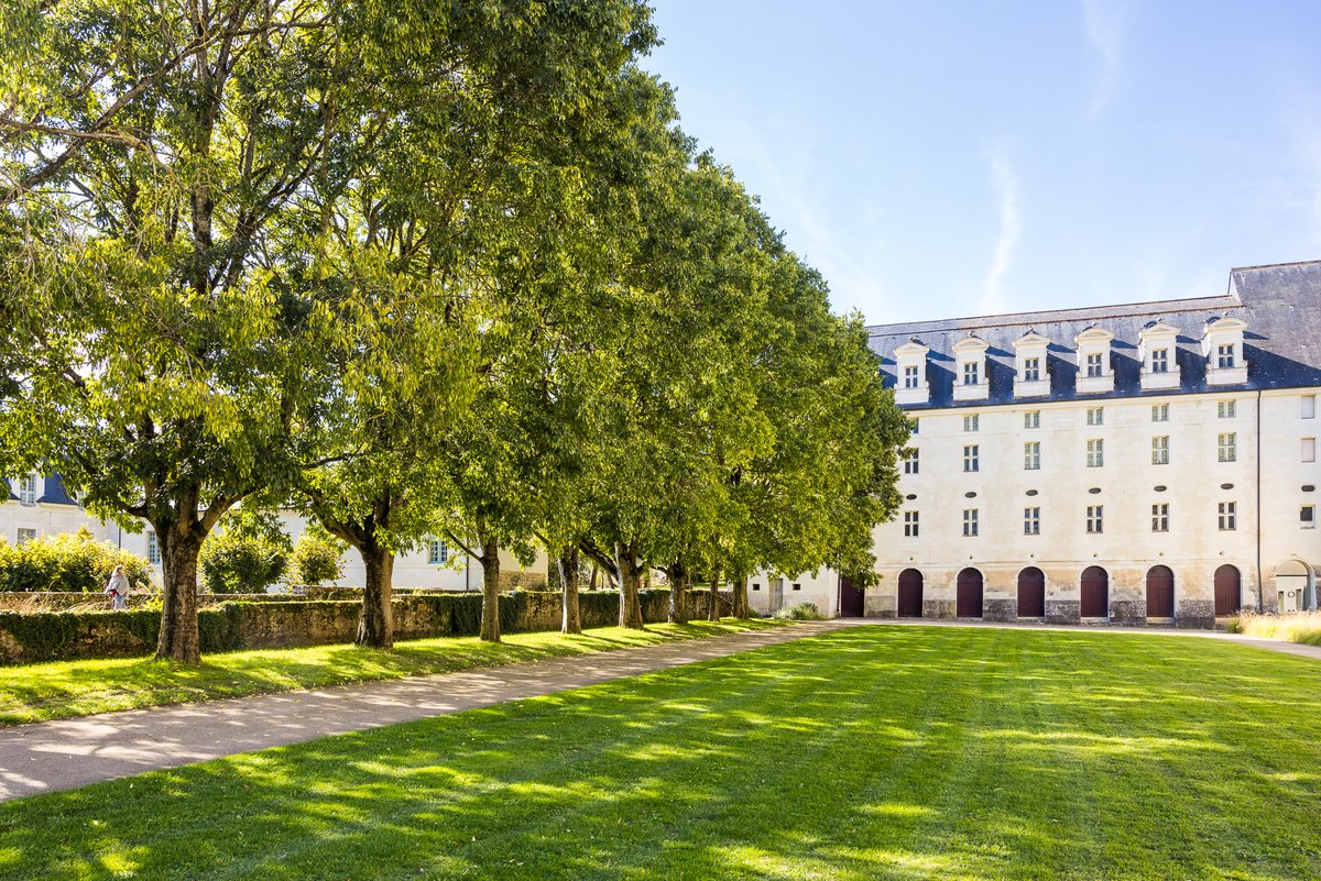 Abbaye royale de Fontevraud tweet media