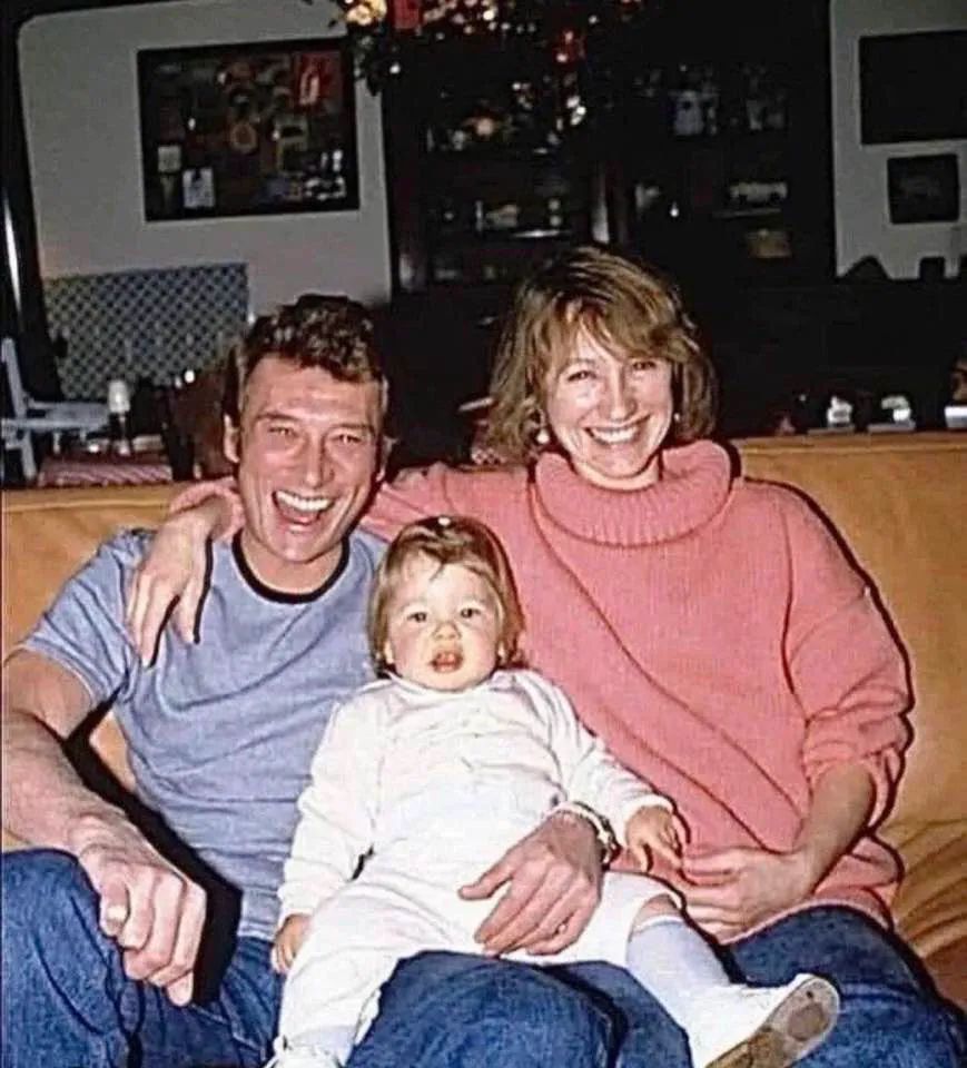 chantalcottere1's tweet photo. Souvenirs  d une époque  heureuse pensées sincères  a  Laura et sa famille dans ce triste jour https://t.co/Na7LY5nXb3