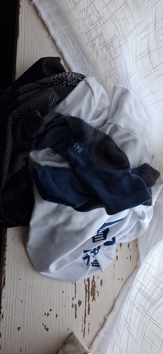 My mate staying over went for a run this morning. I offered to give his clothes a rinse in the washing machine - he was very sweaty... He stripped off and gave them to me with a big thank you. Don't think he realises I should be thanking him 😈