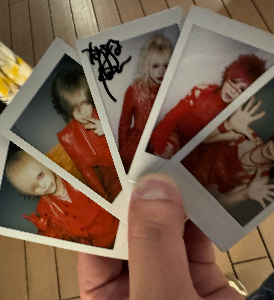 R指定のZepp福岡来てよかった
チェキ5枚購入で全員引いた神引きする気がしてた
まぁ6時間かけて遠征してよかった