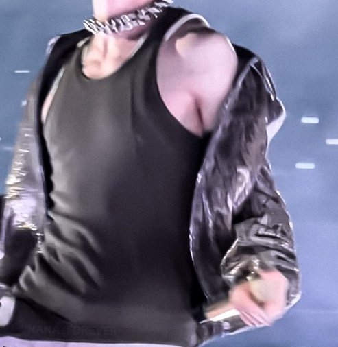 pretty 🎀                                       hot 💣