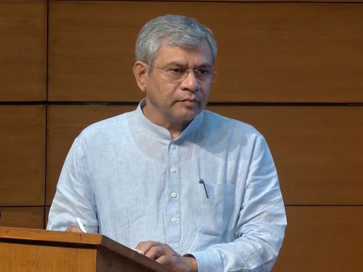 ani_digital's tweet image. Cabinet approves two multitracking projects across Uttar Pradesh, Andhra Pradesh, increasing existing network of Indian Railways by about 601 Kms 

Read @ANI Story | aninews.in/news/national/…

#Railways #AshwiniVaishnaw #Multitrackinprojects