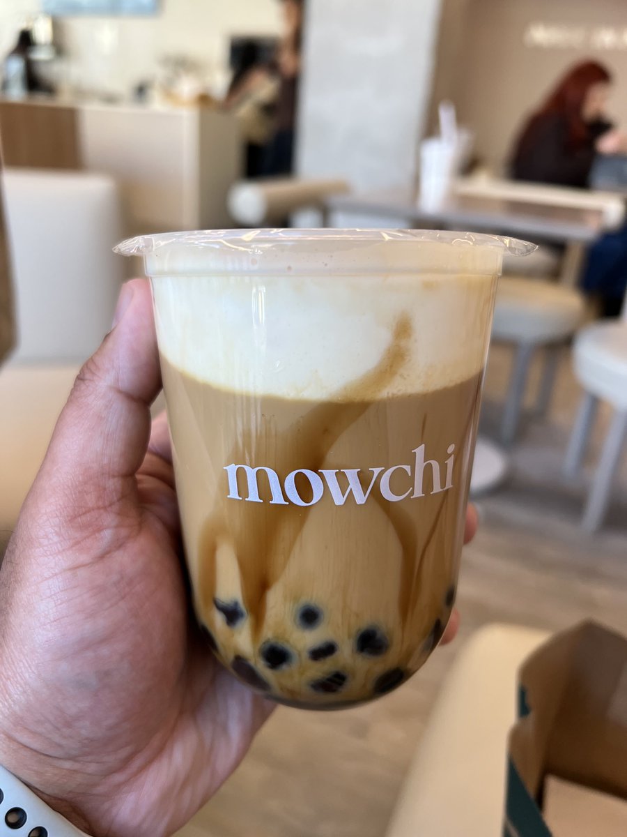 StaRemix_'s tweet photo. The drink was decent, but the real highlight is the overall aesthetics, really well done. I wonder if they have any t&amp;c on students using this as a workspace. 

#bubbletea #mowchi #brownsugar https://t.co/FMXI5EHDO4