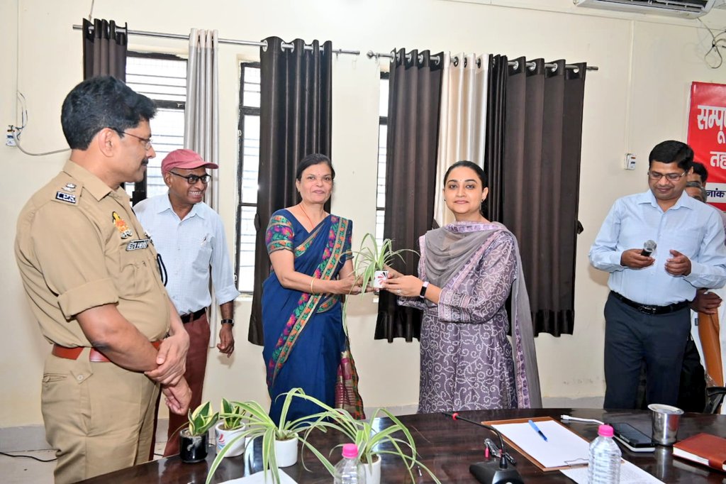 DM Bulandshahr tweet media