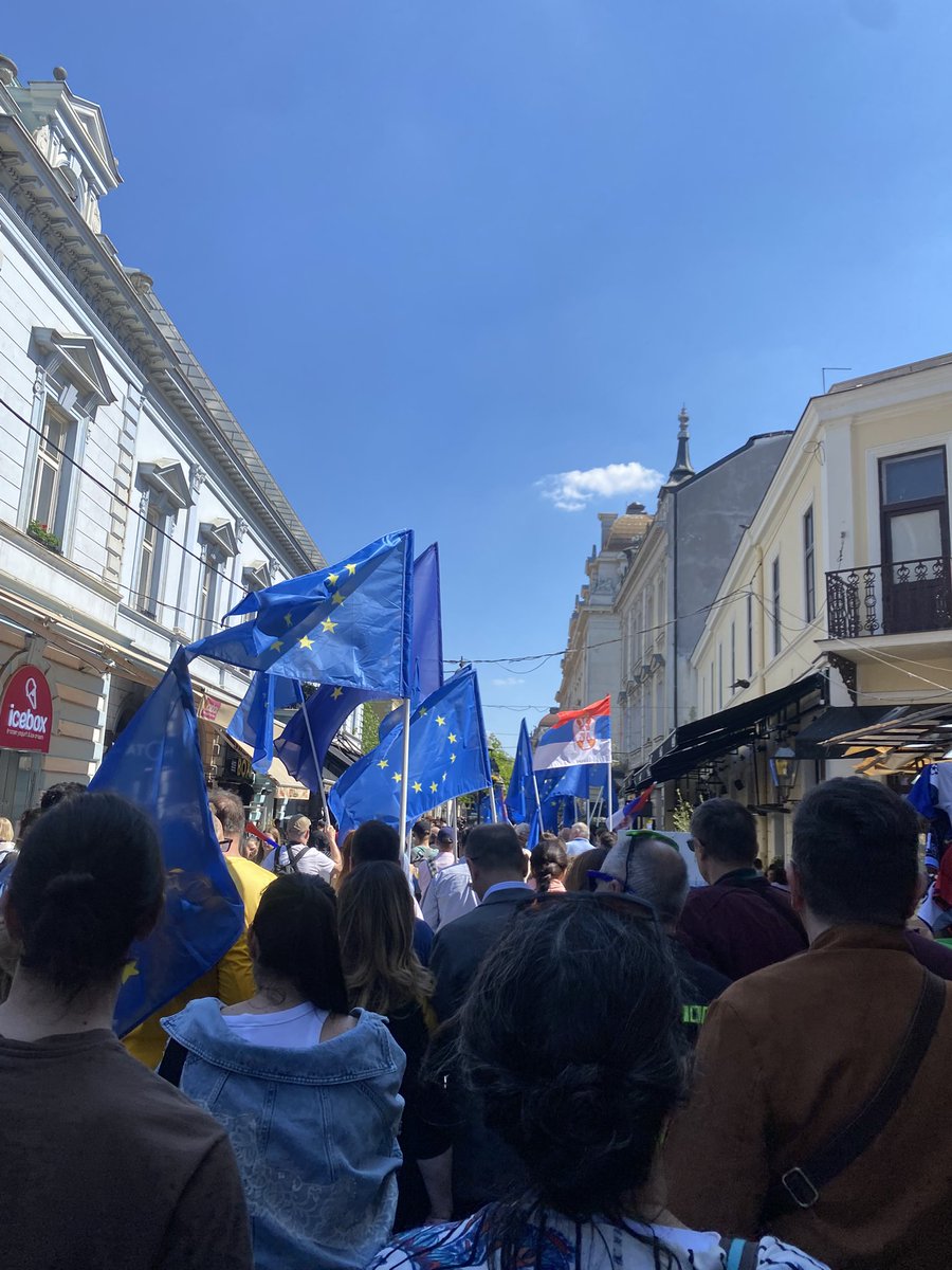 vesnajas's tweet photo. Divan dan! 🇪🇺🇪🇺🇪🇺 https://t.co/Jhmu59D7Fg