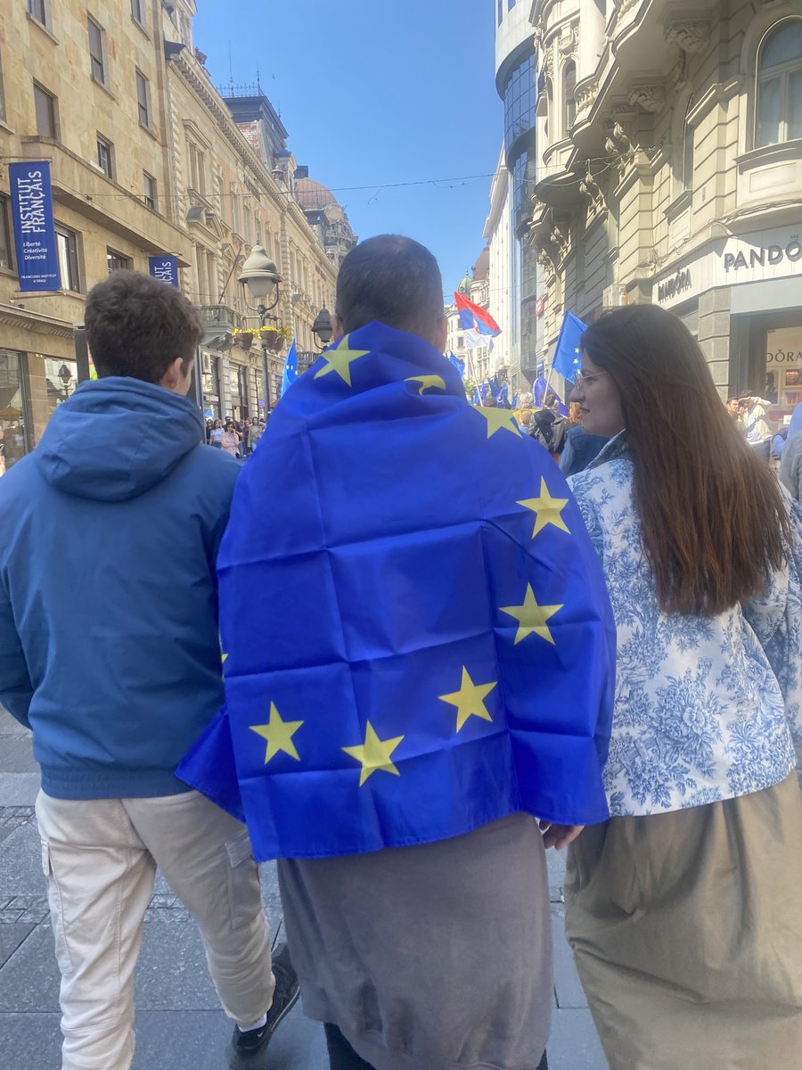 vesnajas's tweet photo. Divan dan! 🇪🇺🇪🇺🇪🇺 https://t.co/Jhmu59D7Fg