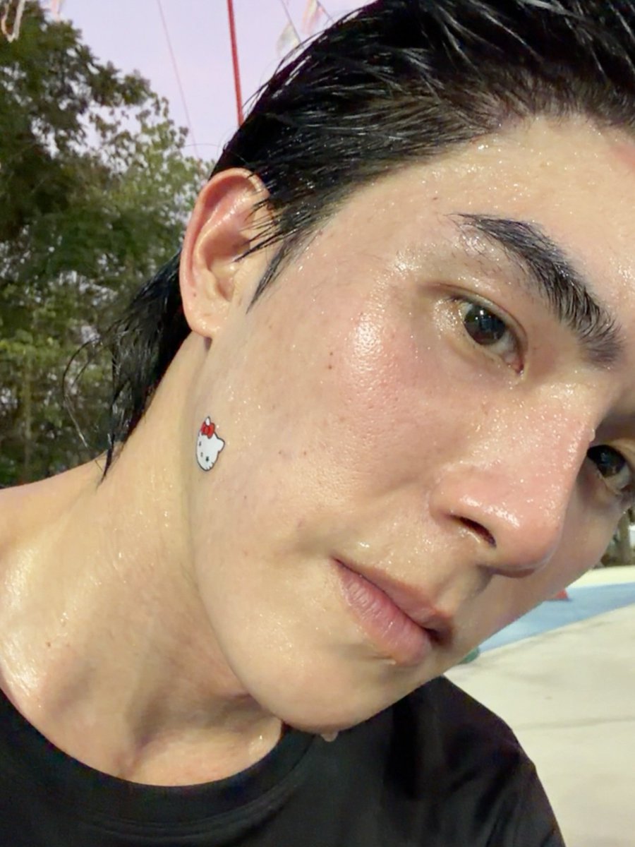 nabiwest's tweet image. Awwwww Hello Kitty on original kitty 😍🐈‍⬛️🤭🤍

#SmartBoom ♡