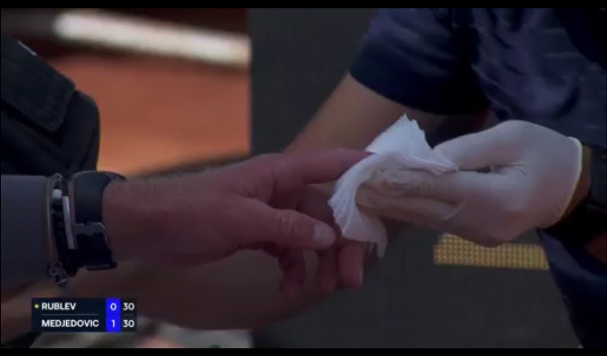 edgeAIapp's tweet photo. Medical time during play out for Andrey Rublev 

Treatment on left hand, cut on the finger 

Rublev serving at 0-1 (30-30) vs Hamad Medjedovic https://t.co/qRRPOB0GDL