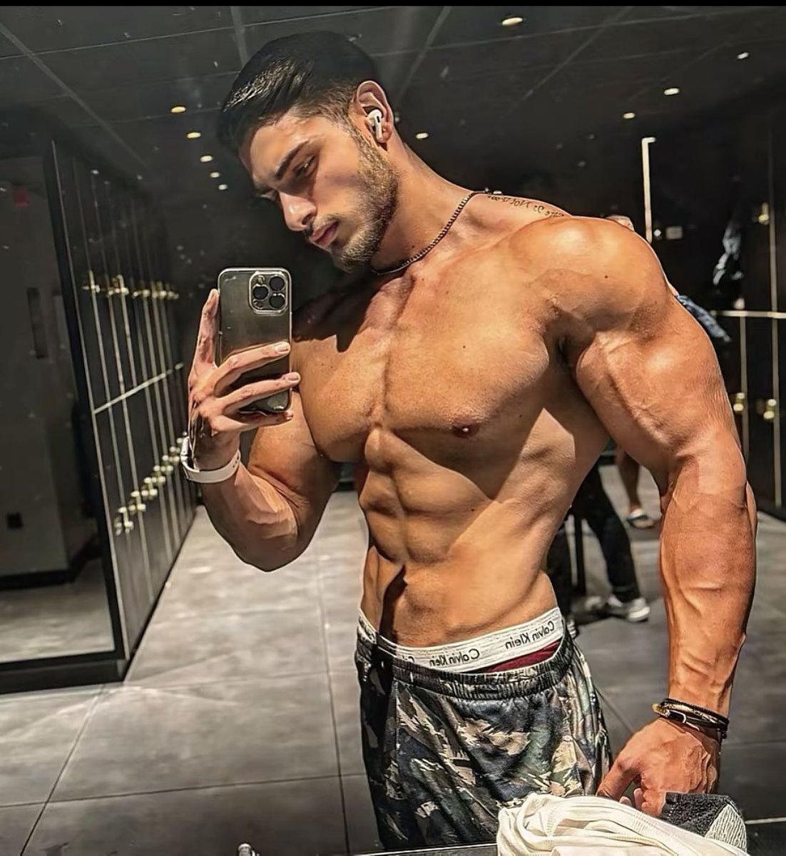 AlphaAhmedoh6z's tweet image. Ihr Loser will euch auf die Knie am diehnen sehne meldet euch sofort. 🏧 ATM #MuscleMaster #Geldsklave #Alpha #Tribute #Humiliation #Cashmaster #Sklave #Zahlbefehl #FindomDE