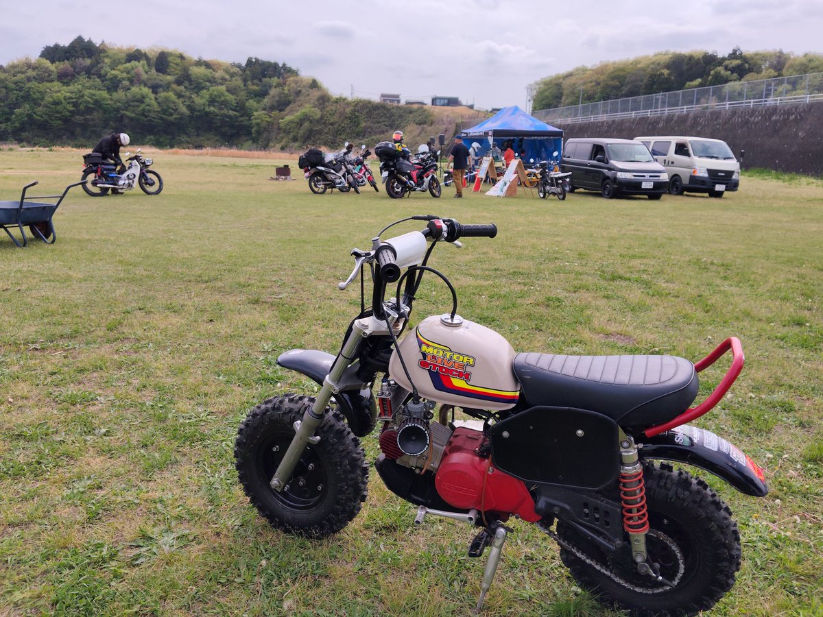 カブonlyミーティングの会場はちょっとだけわかりにくいのです。グーグルマップは狭い道に行こうとするのですが、看板が設置されている大きな道から入ってきて下さい😎