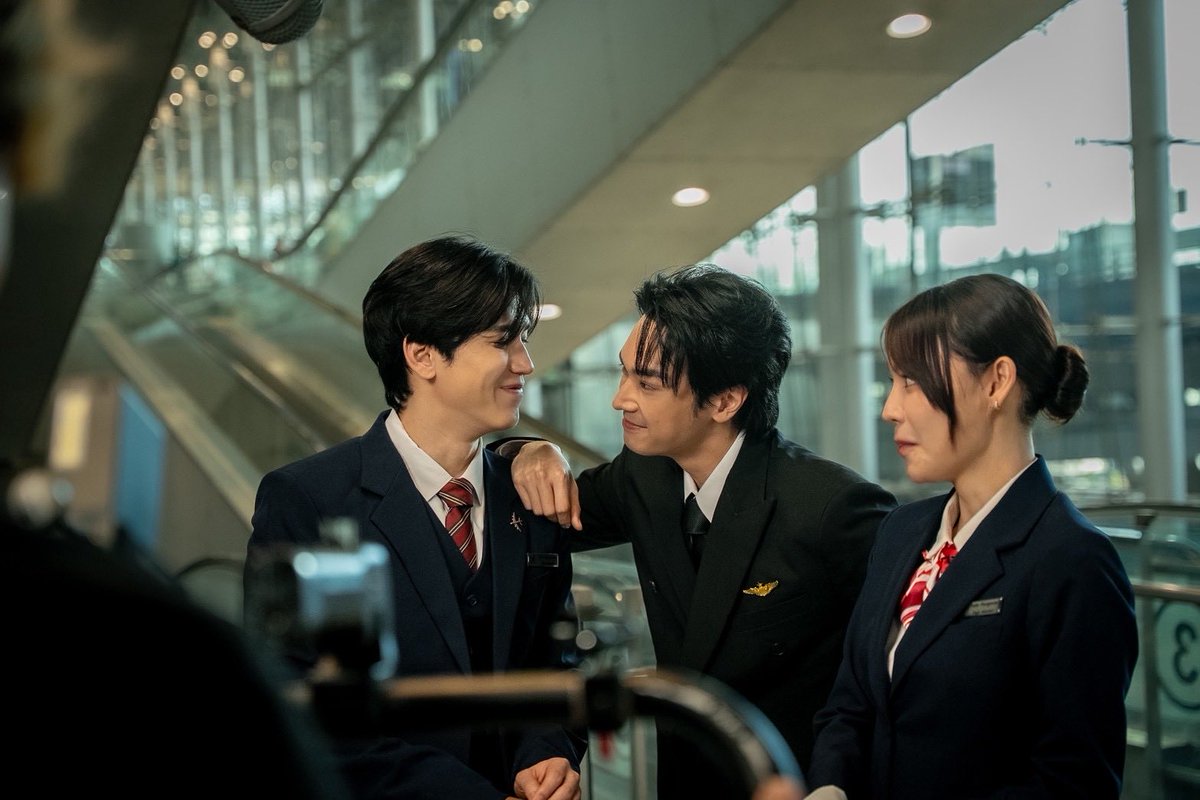 ADogandAPlane's tweet image. แกงค์บนฟ้ากันบ้าง คนที่ทำให้เขามาเจอกับกู้ภัย #ADogAndAPlane