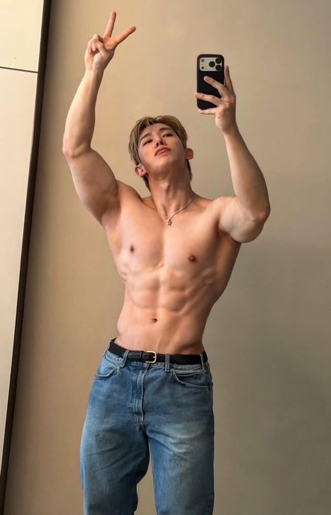 dailybestboys's tweet photo. Wonho https://t.co/9sams5x0fy