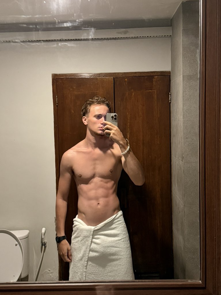 PlayerrEzio's tweet photo. About to get in the shower.

If you’ve got something to say… say it now before I’m gone. https://t.co/my9rylqbxe