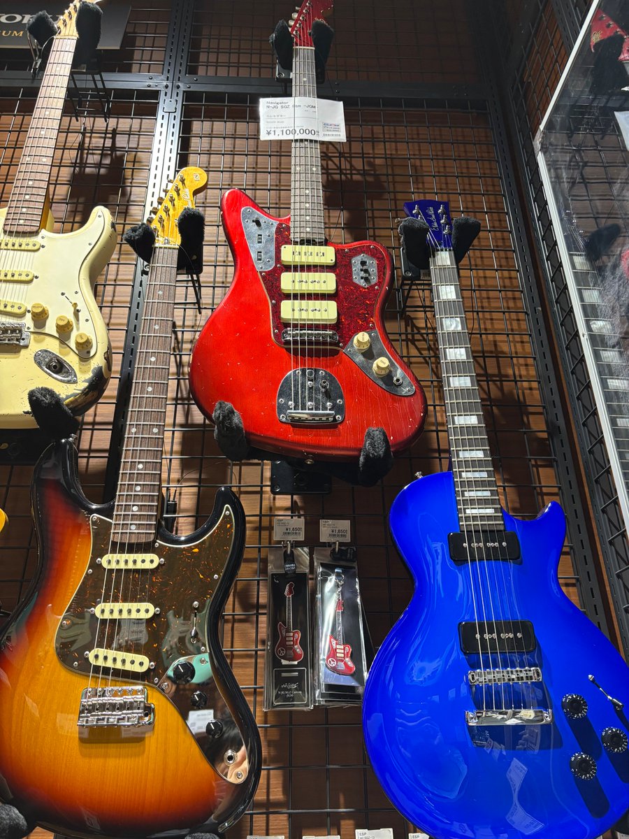 shima_akashiwa's tweet image. 【入荷情報】
当店のLUNA SEA SUGIZOさんコーナーに新発売のアクスタ＆キーホルダー第三弾が加わりました！
N-JG SGZ Custom -JGM-は実機も一緒に展示しているので是非触ってみてください！
新曲発表でコーナー展開にも一段と気合いが入ってます！

＃SUGIZO ＃LUNASEA　＃ESP