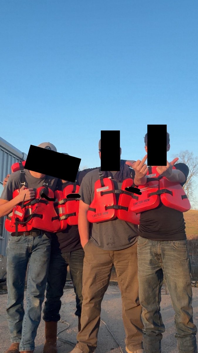 TheyLuvPorter's tweet photo. @reddit_lies Me and my very republican friends after working on the river for 12 hours in the sun🤙🏼 https://t.co/WVcdn3fY67