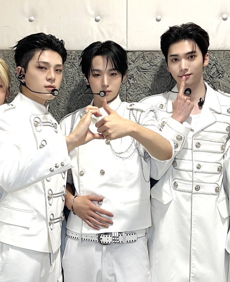 weinx3x's tweet photo. #나에게만준비된선물같아 https://t.co/bkeyF9Lq9r