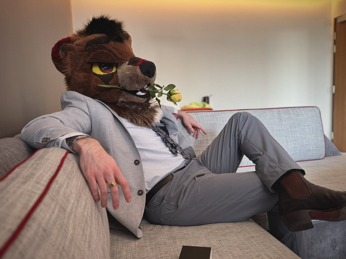 OtterJulius's tweet photo. Making my own fun tonight. 
(With the help of @Yara_Shep ) https://t.co/xCGrfZ8Z8Z