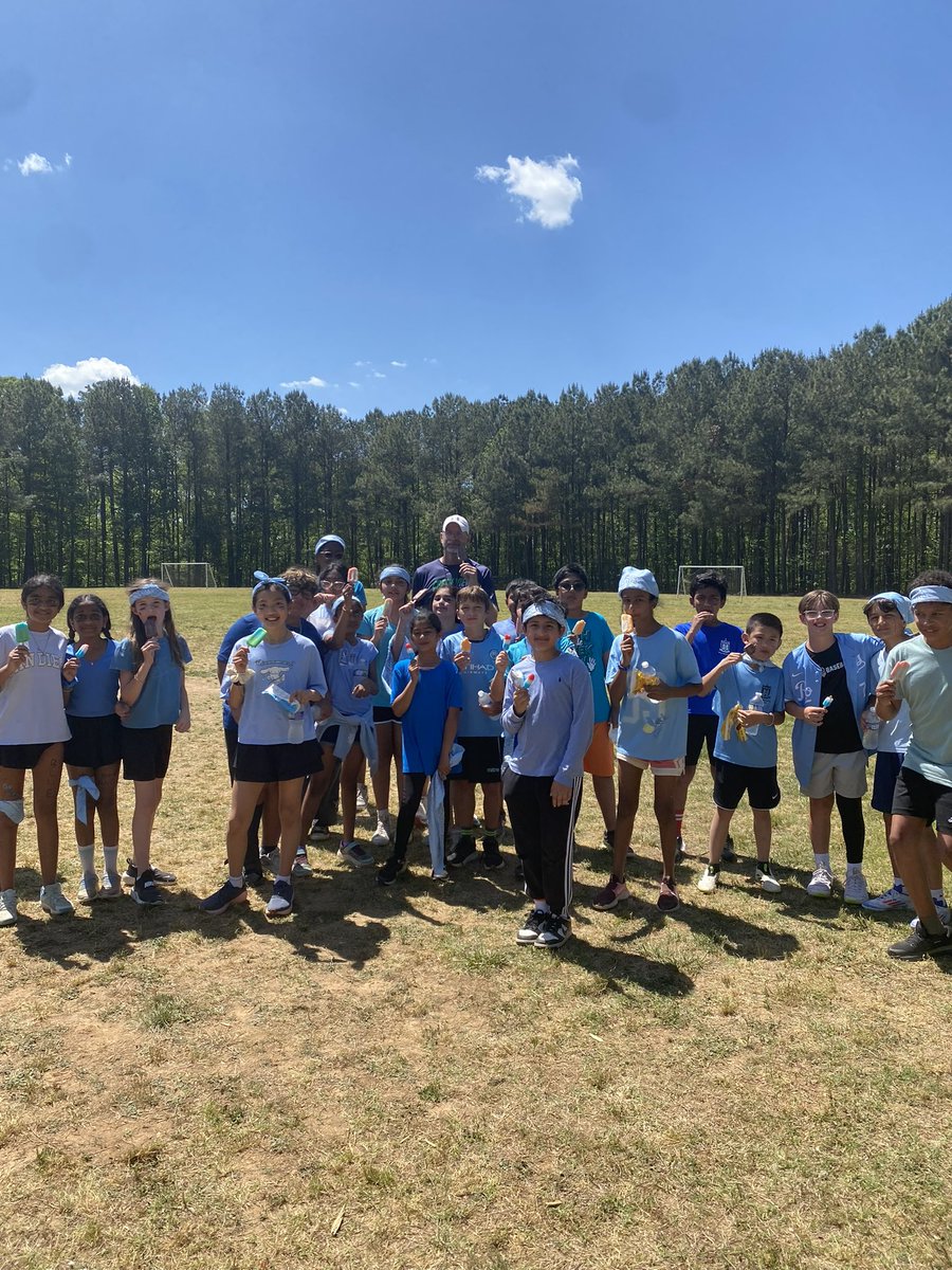 CreekViewElem's tweet photo. Our 5th graders had a fabulous FUN FRIDAY! They enjoyed kickball and a delicious treat from the ice cream truck! They even had a visit from @AHSJrRaiderFB !!☀️🍦🏈

#cvescheetahs @FultonCoSchools @LilliePozatek https://t.co/r6i4Gc29nN