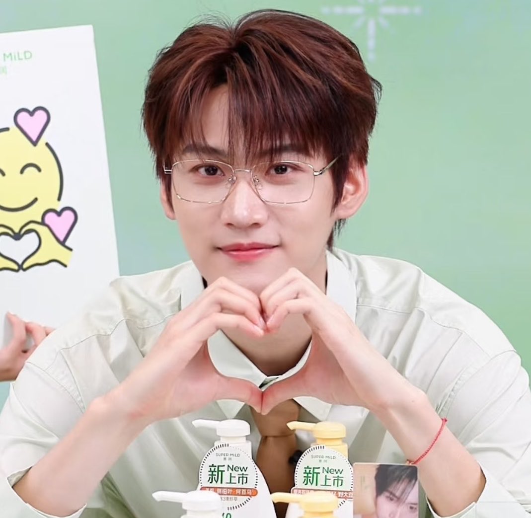 BZhoukeyu's tweet photo. เกิดมาก็น่ารักเลย😭ใครมันจะน่ารักสู้ววววได้ https://t.co/OjmQ0Kvrd8